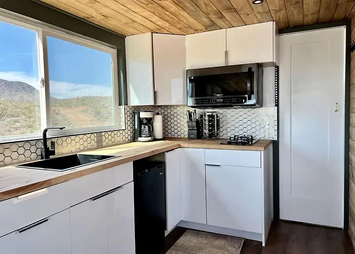 Holiday home Stunning Tiny House With Picnic Space, Barbecue And Fire Pit In Meadview, Arizona