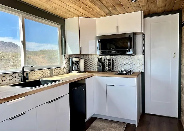 Holiday home Stunning Tiny House With Picnic Space, Barbecue And Fire Pit In Meadview, Arizona *